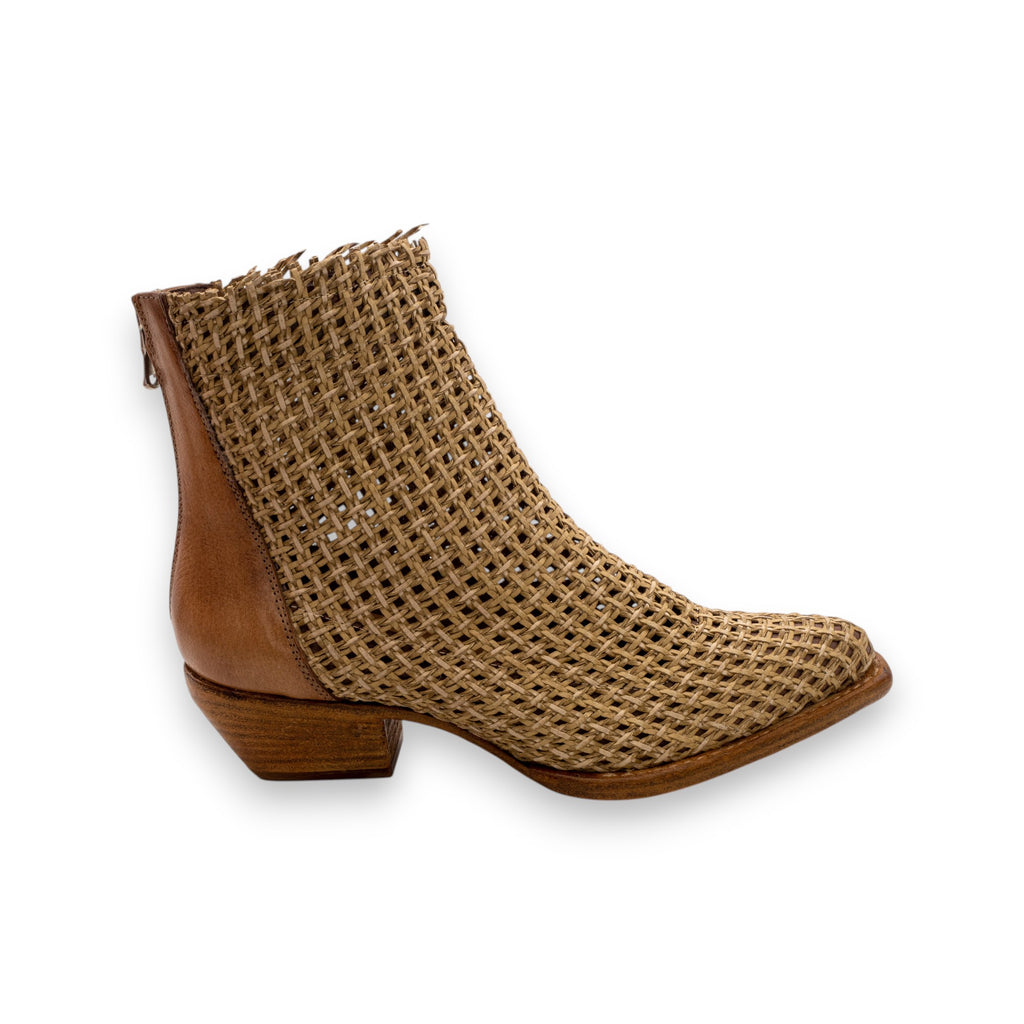 JP/DAVID Women's Braided Ankle Boot Candy Hazelnut Washed 2216-2-2